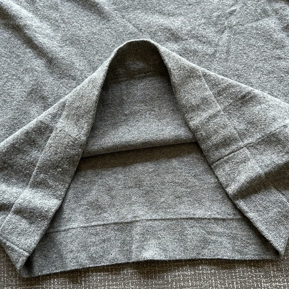 J Crew Mercantile Lightweight Grey Women’s Crew Neck Pullover Sweater Size XS - Picture 5 of 10